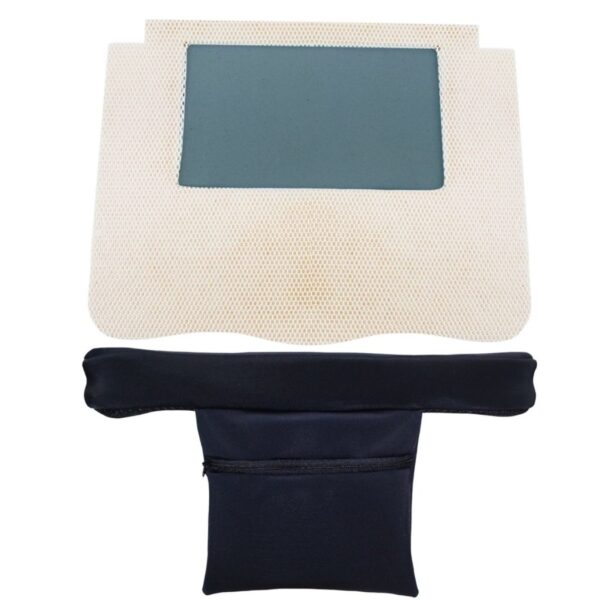 Beżowa perforowana podkładka z teksturą plastra miodu z prostokątnym szaro‑niebieskim wkładem żelowym u góry oraz czarny materiałowy pokrowiec z zamkiem błyskawicznym poniżej