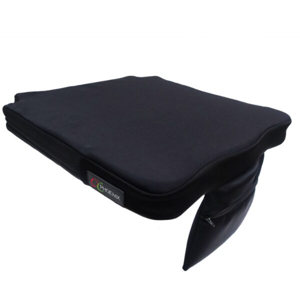 Czarna wyprofilowana poduszka siedziska z zaokrąglonym frontem, boczną kieszonką na zamek i widoczną metką z logo Phoenix.
