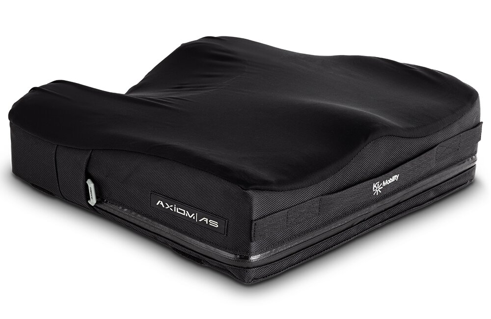 Czarna profilowana poduszka ortopedyczna do siedzenia z wycięciem na kość ogonową, suwakiem i widocznym logo.