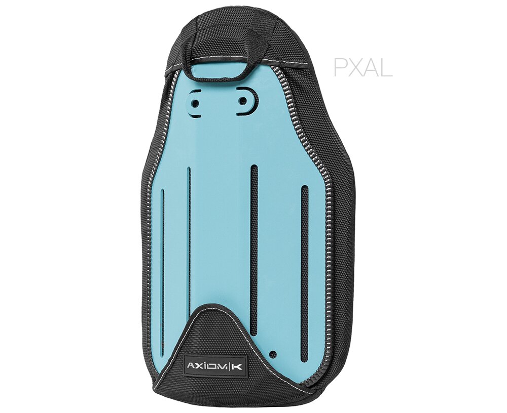 Turkusowy ochraniacz pleców z czarną obwódką, pionowymi szczelinami wentylacyjnymi i naszywką Axiomik.