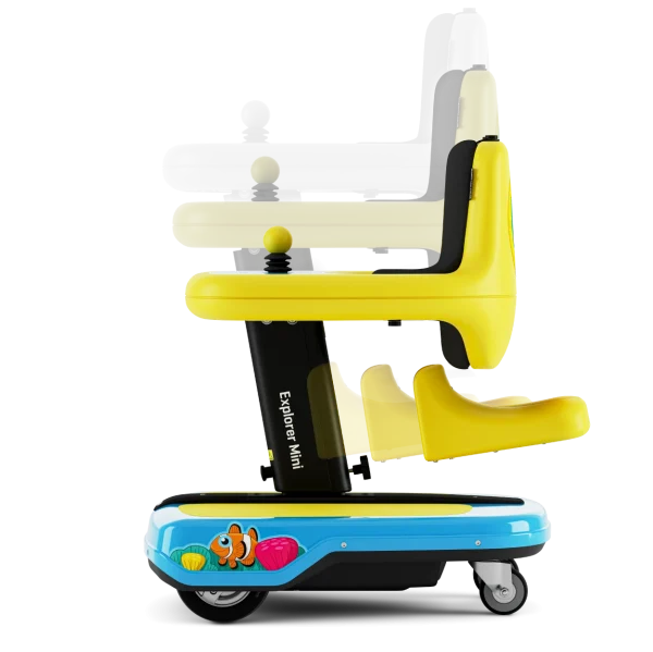 Trzy poziomy krzesełka dziecięcego Explorer Mini w żółto-szarych odcieniach na mobilnej podstawie z rysunkiem rybki.